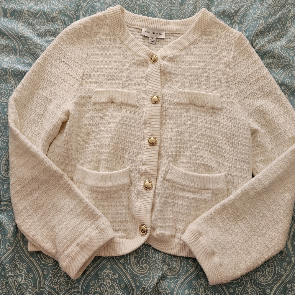 Free Assembly Whit3 Textured Knit Cardigan with Gold Buttons SZ Medium